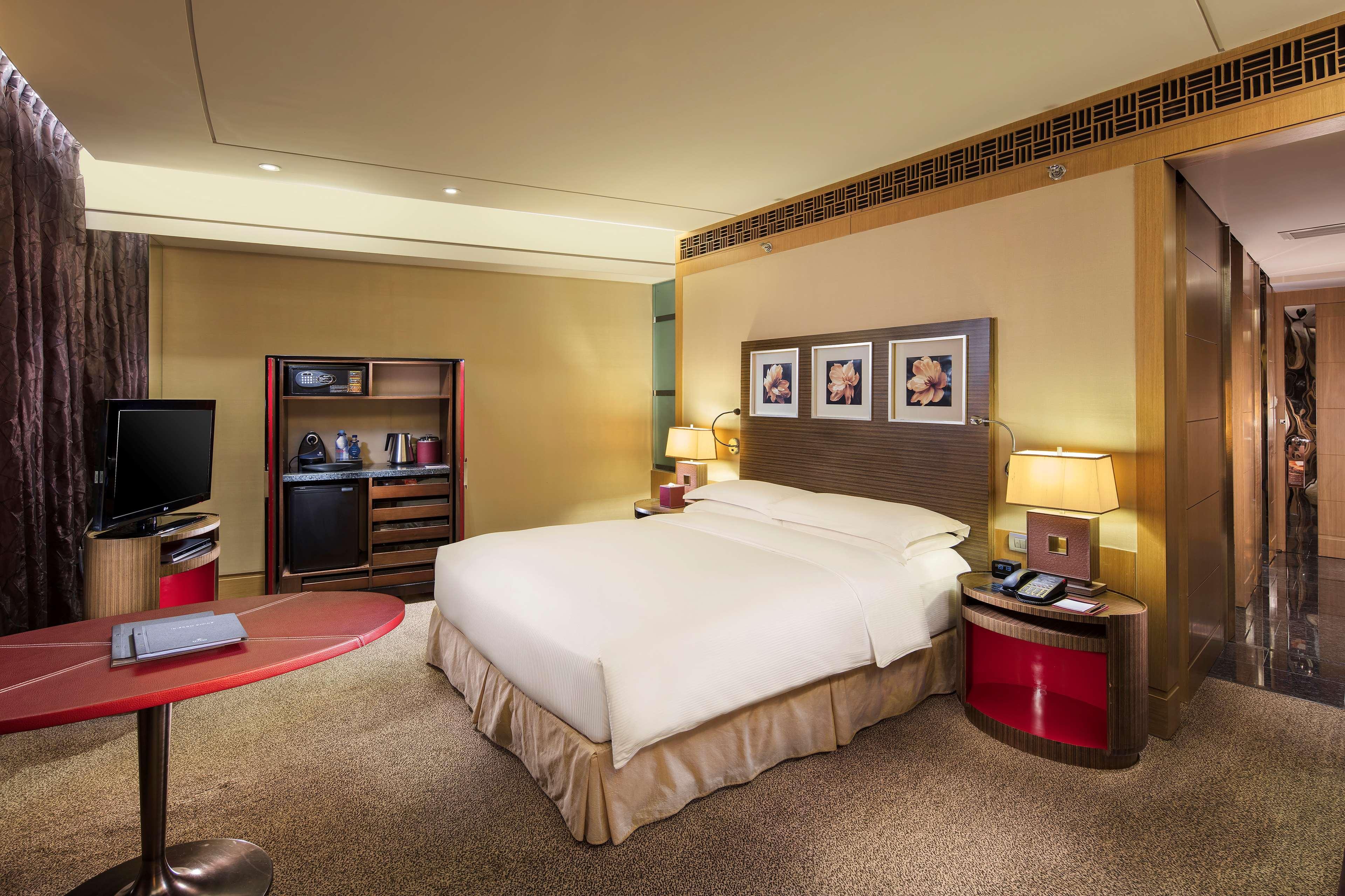 Hilton Beijing Hotel Bagian luar foto