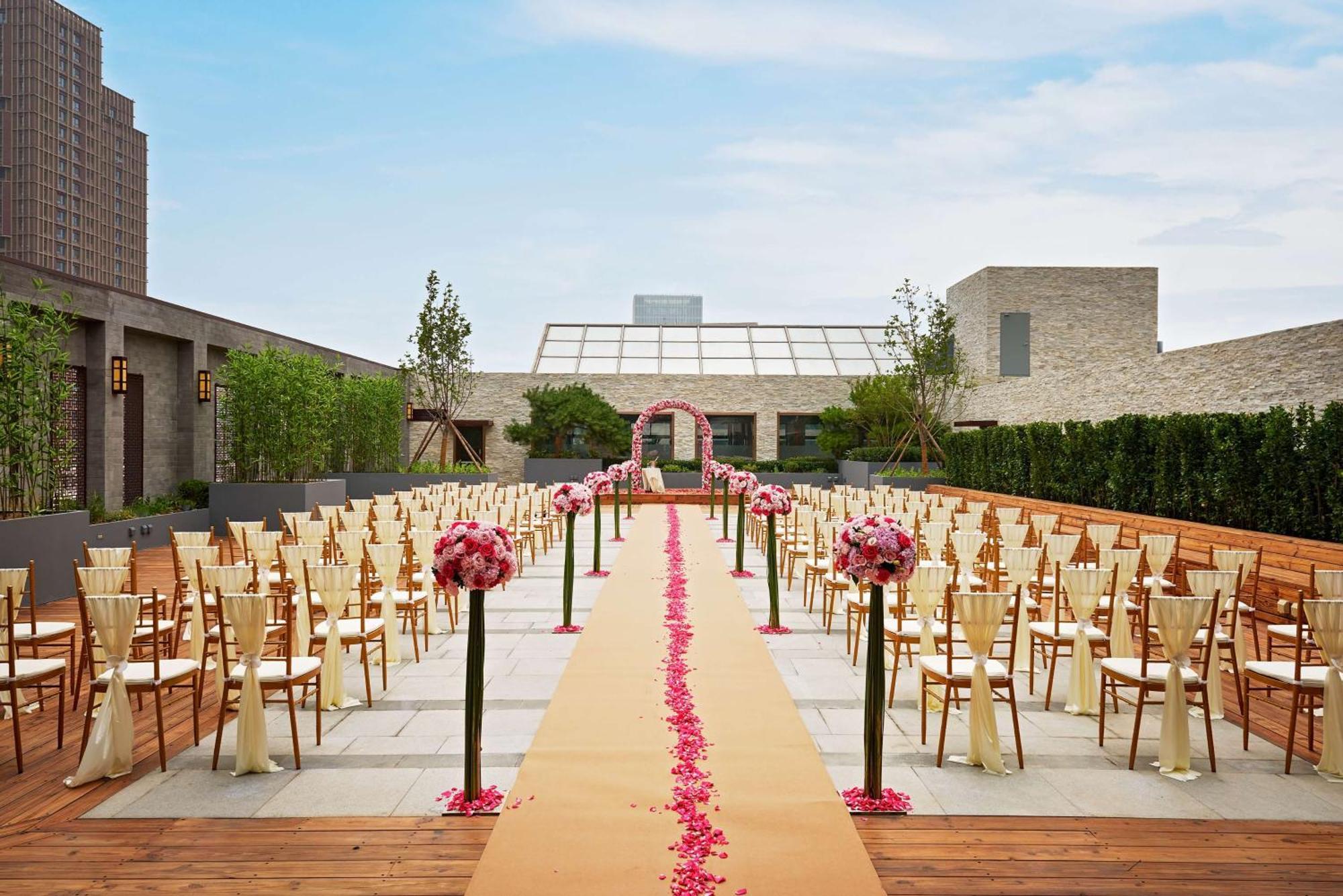 Hilton Beijing Hotel Bagian luar foto